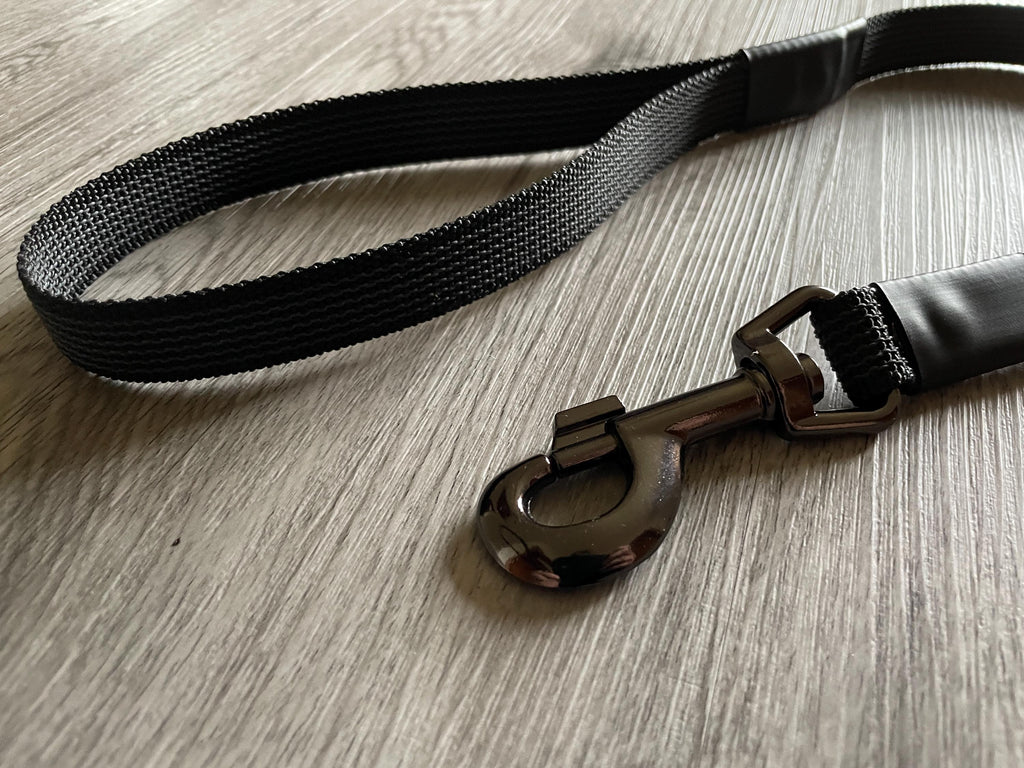 Super grip Grippy Short dog lead close control | Rubber close control Traffic handle: waterproof lightweight strong webbing