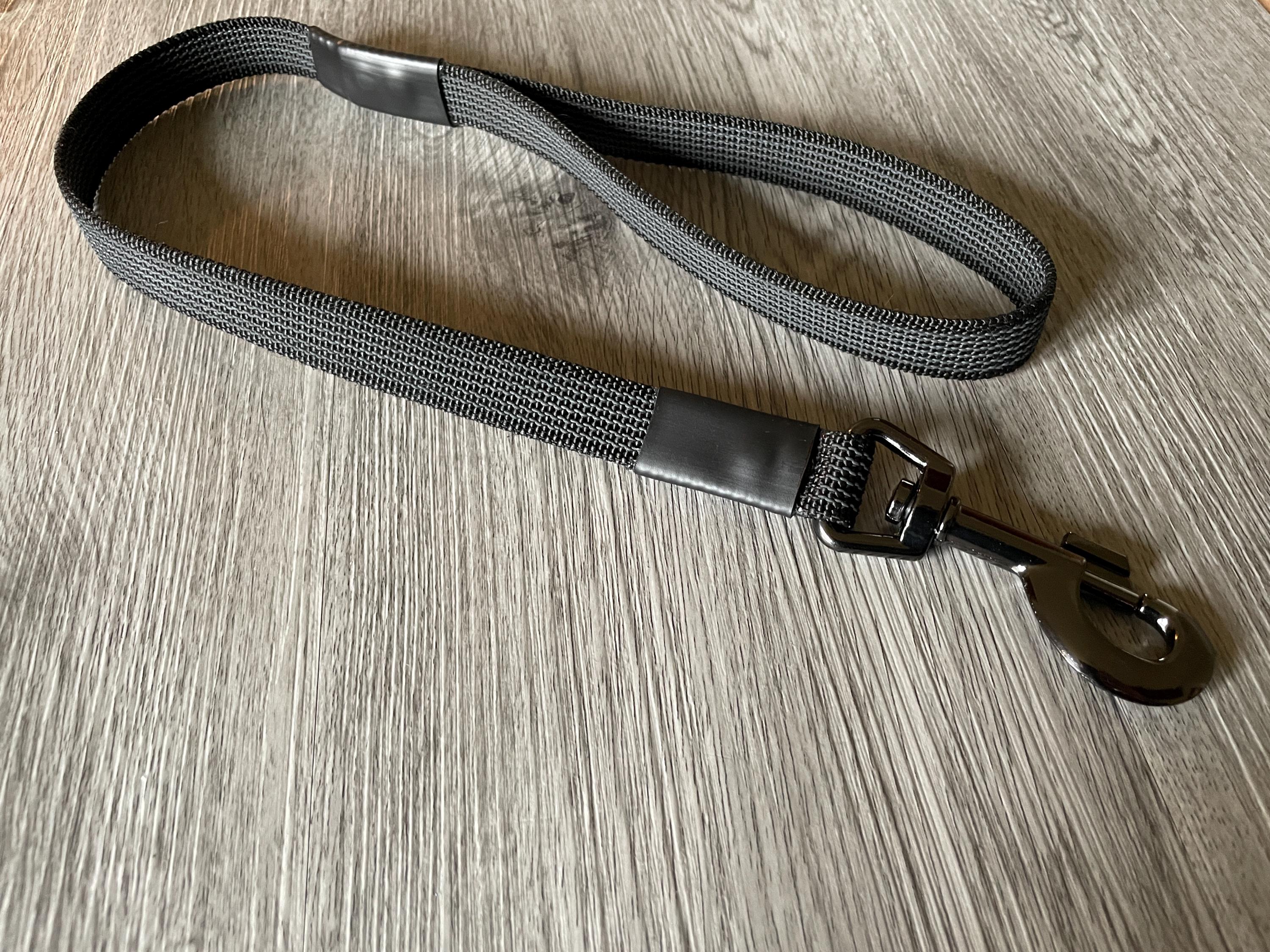 Super grip Grippy Short dog lead close control | Rubber close control Traffic handle: waterproof lightweight strong webbing