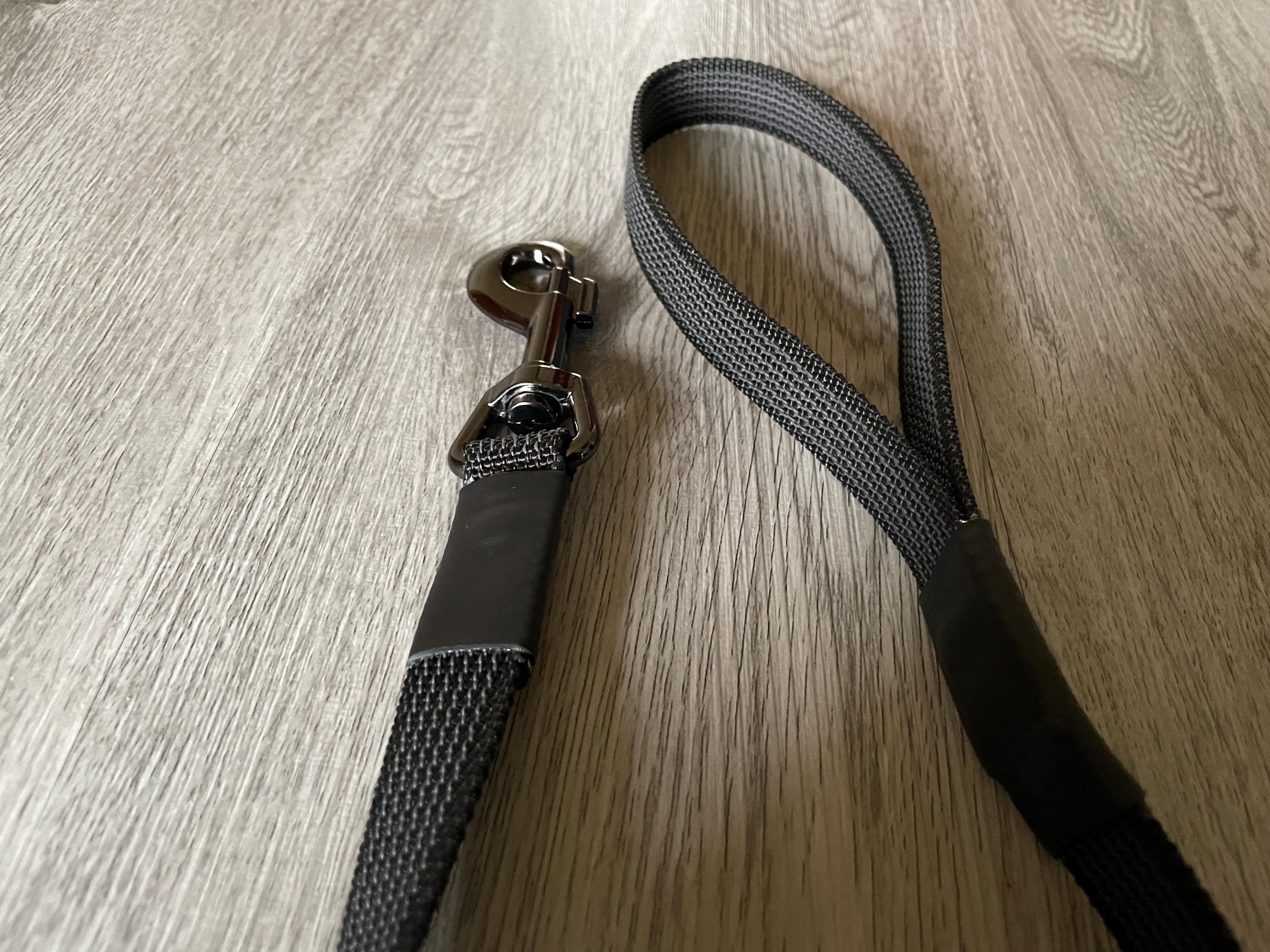 Super grip Grippy Short dog lead close control | Rubber close control Traffic handle: waterproof lightweight strong webbing